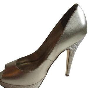 Elegant Gold Peep-Toe Mariah Carey pumps size 5.5